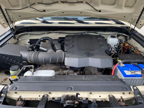 Used 2010 Toyota FJ Cruiser 4WD image 29