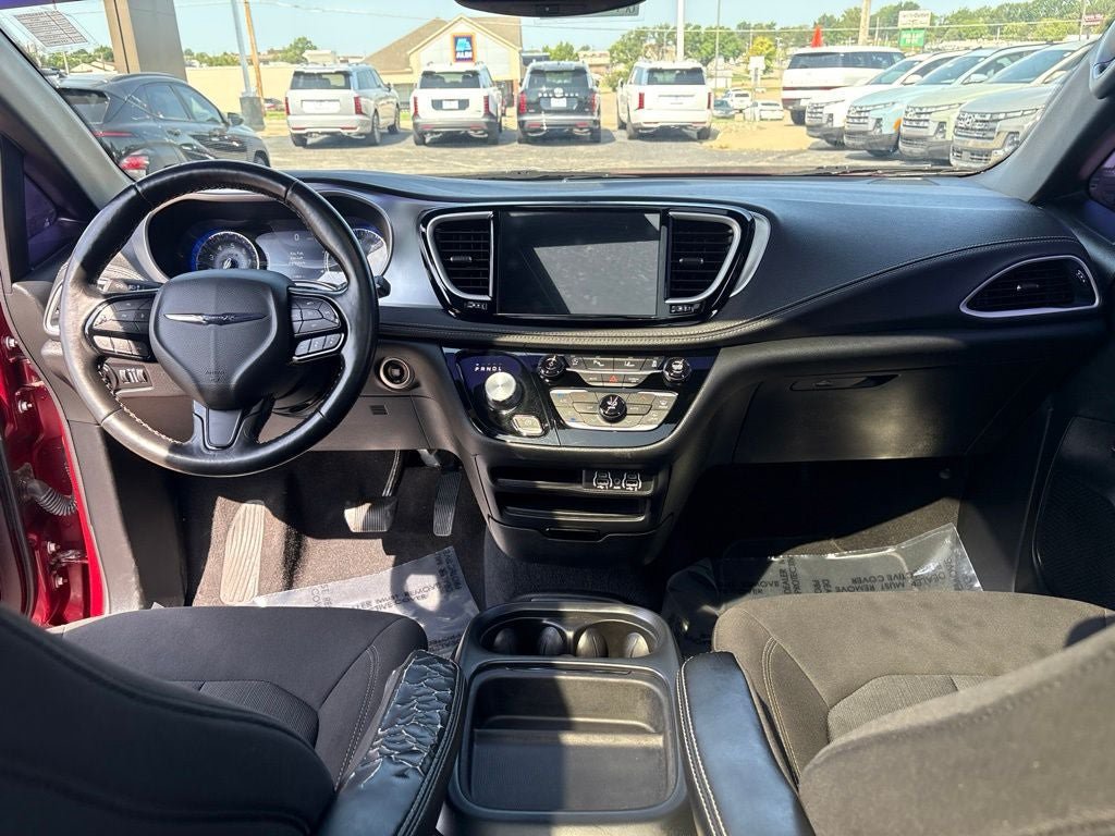 Used 2021 Chrysler Pacifica Touring w/ S Appearance Package FWD image 32