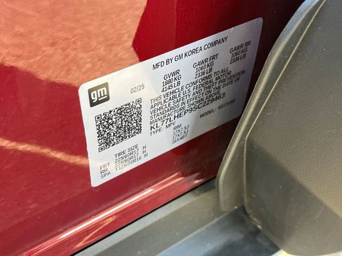 Used 2025 Chevrolet Trax LT image 28