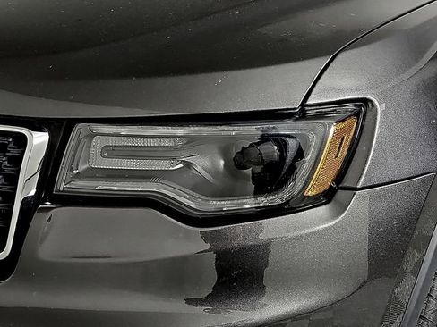 Used 2017 Jeep Grand Cherokee Limited w/ Luxury Group II RWD image 9