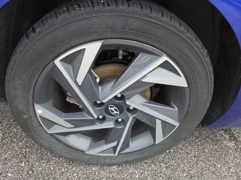 Certified 2025 Hyundai Elantra Limited FWD image 31