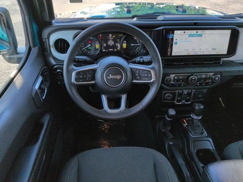 Used 2024 Jeep Wrangler Unlimited Sahara w/ Technology Group AWD/4WD image 15