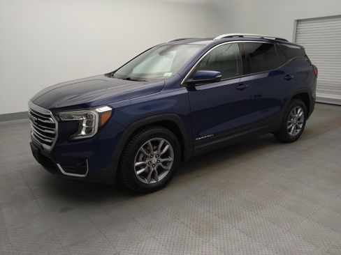 Used 2022 GMC Terrain SLT image 2