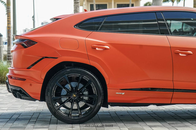 Used 2024 Lamborghini Urus S AWD/4WD image 9