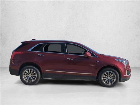 Used 2017 Cadillac XT5 Luxury image 3