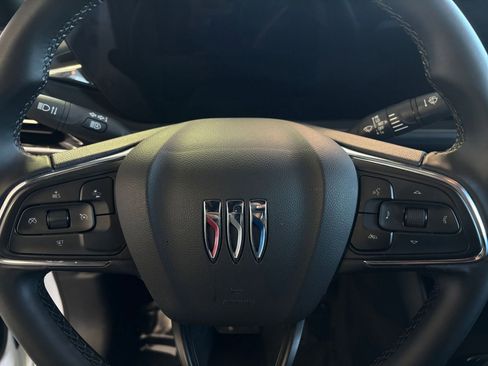 Used 2025 Buick Envista Sport Touring image 32