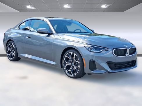 Used 2025 BMW 230i 230i w/ Convenience Package image 7