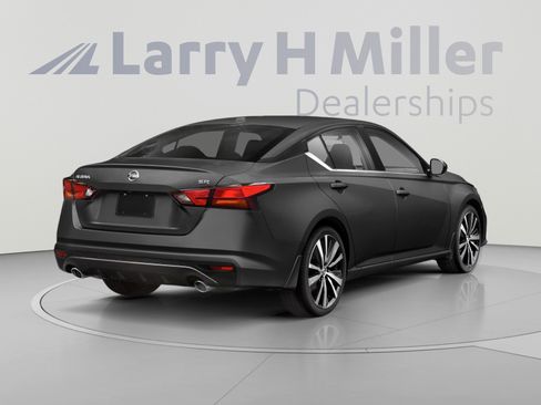 Used 2019 Nissan Altima 2.5 SR FWD image 2