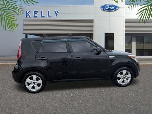 Used 2018 Kia Soul FWD image 6