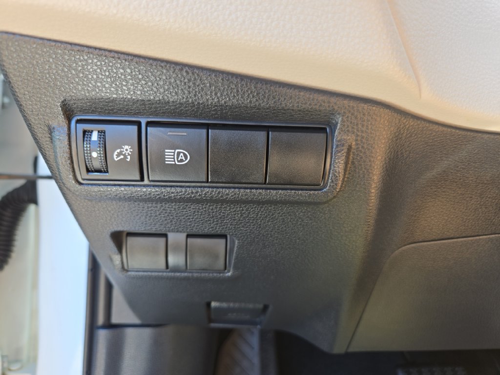 Used 2023 Toyota Corolla Cross L AWD/4WD image 19
