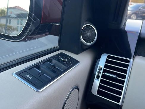 Used 2016 Land Rover Range Rover HSE image 18