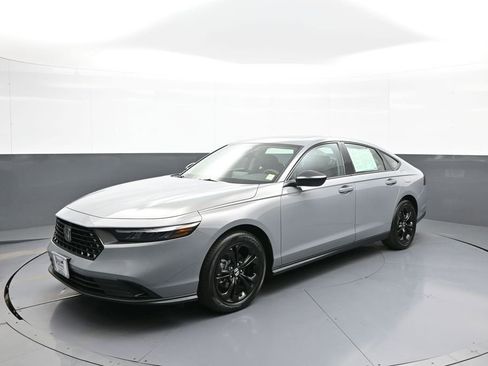 Certified 2025 Honda Accord SE image 10