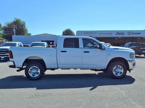 Used 2025 RAM 2500 Tradesman w/ Chrome Appearance Group image 18