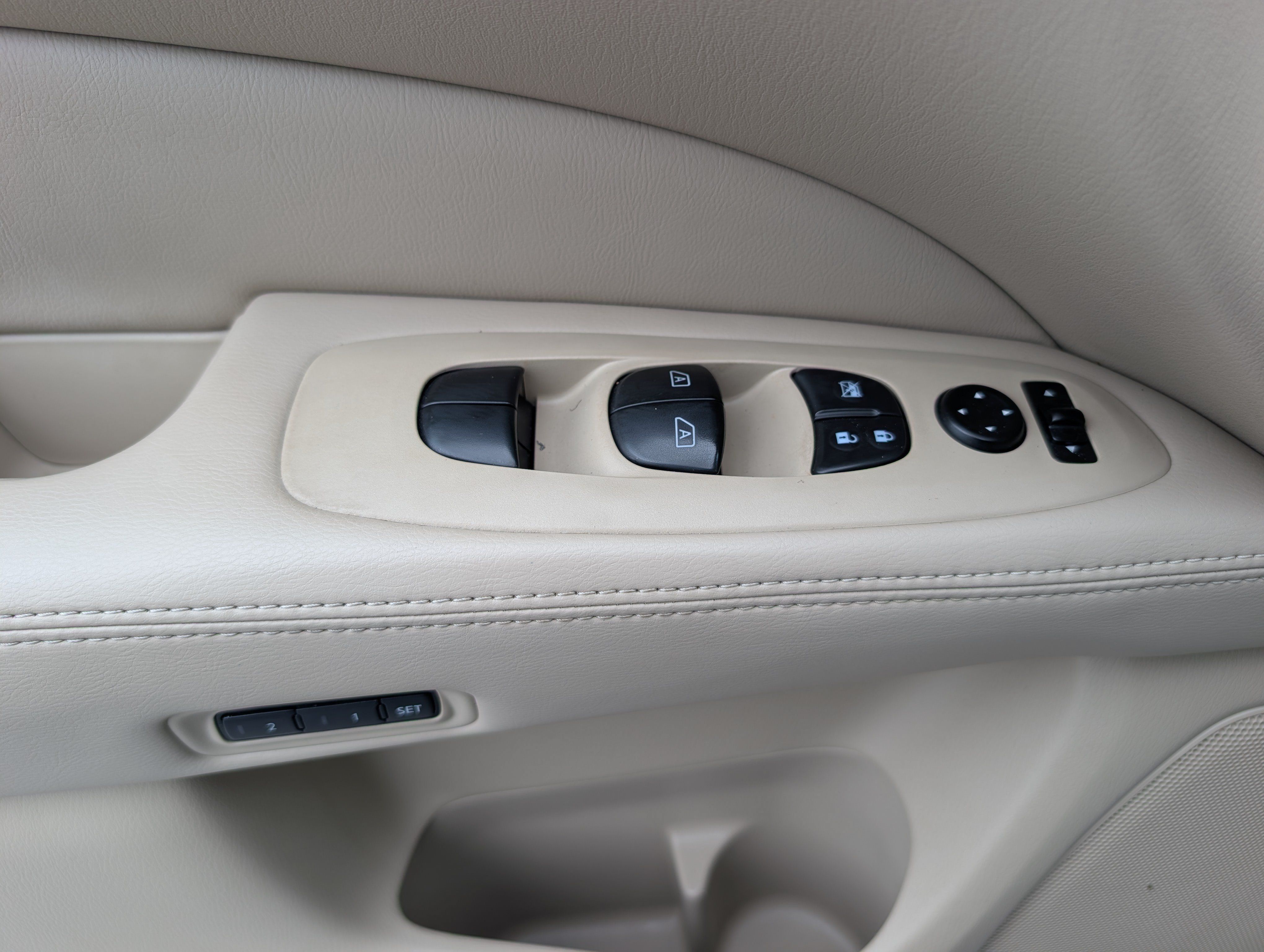 Used 2015 Nissan Pathfinder SL w/ SL Tech Package FWD image 22