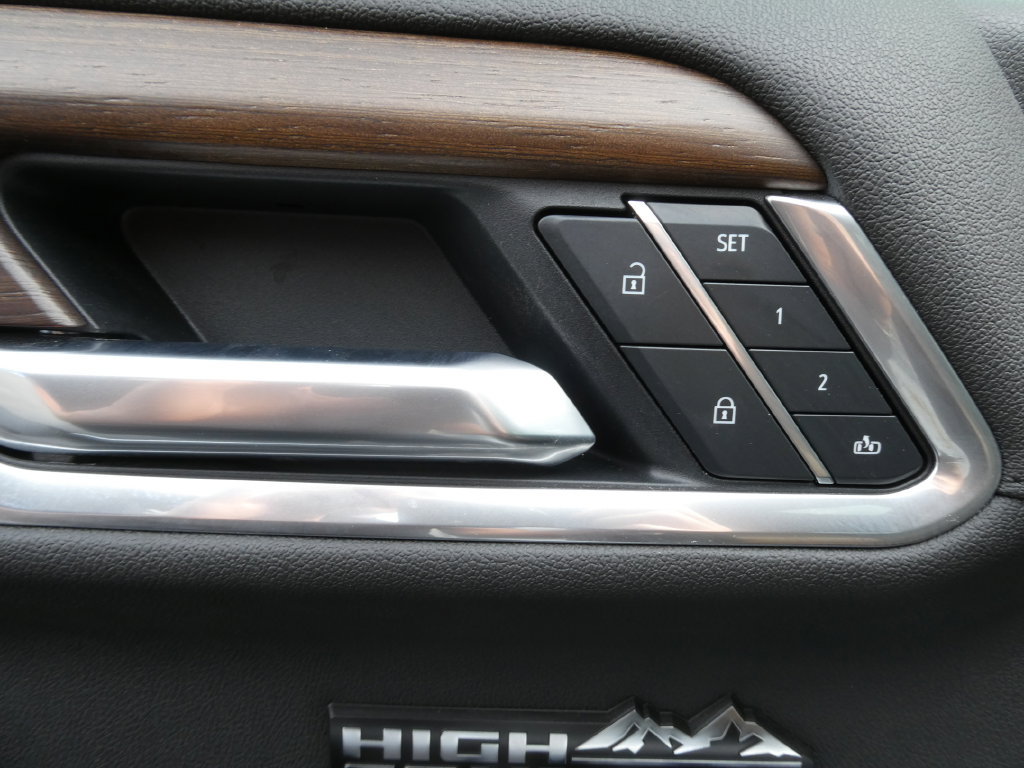Certified 2025 Chevrolet Silverado 1500 High Country w/ Technology Package AWD/4WD image 25
