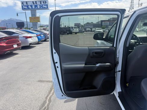 Used 2022 Toyota Tacoma SR5 w/ Technology Package AWD/4WD image 20