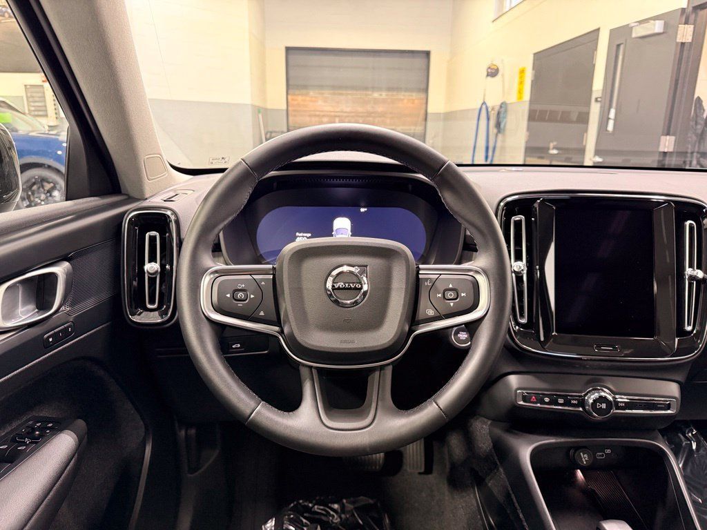 Used 2026 Volvo XC40 B5 Core AWD/4WD image 22