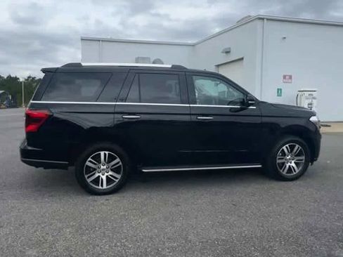 Used 2023 Ford Expedition Limited image 2