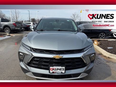 Used 2024 Chevrolet Blazer LT image 2