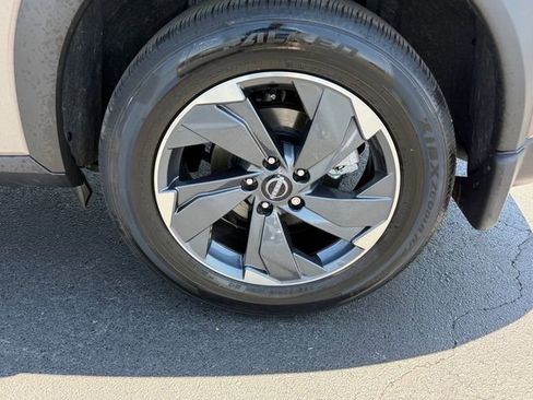 Certified 2025 Nissan Rogue SV FWD image 15