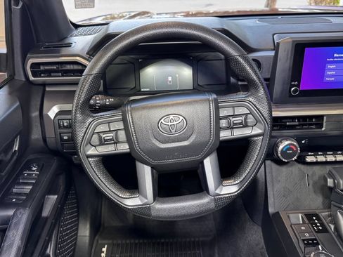 Used 2025 Toyota Tacoma SR5 AWD/4WD image 17