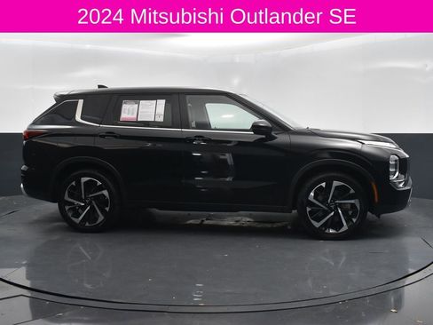Used 2024 Mitsubishi Outlander SE image 4
