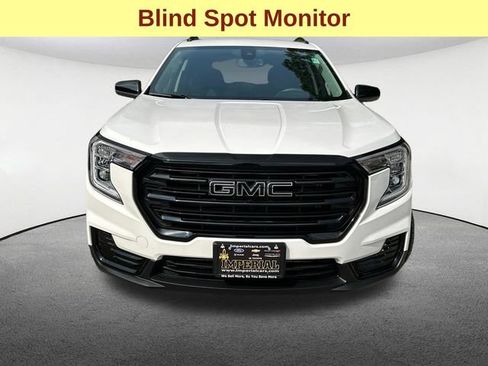 Used 2023 GMC Terrain SLE w/ Driver Convenience Package AWD/4WD image 4