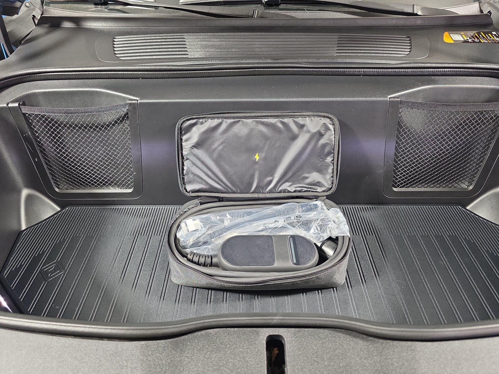 Used 2025 Rivian R1S Adventure Dual AWD/4WD image 14