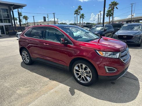 Used 2017 Ford Edge Titanium w/ Equipment Group 301A FWD image 4