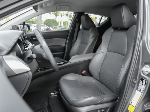 Used 2022 Toyota C-HR Limited FWD image 16