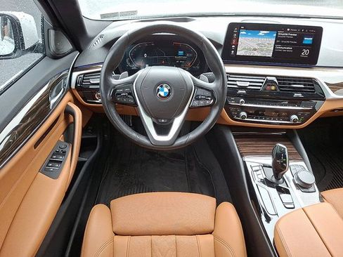 Used 2022 BMW 530i xDrive w/ Premium Package image 10