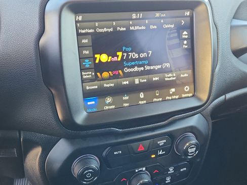 Used 2023 Jeep Renegade Latitude image 19