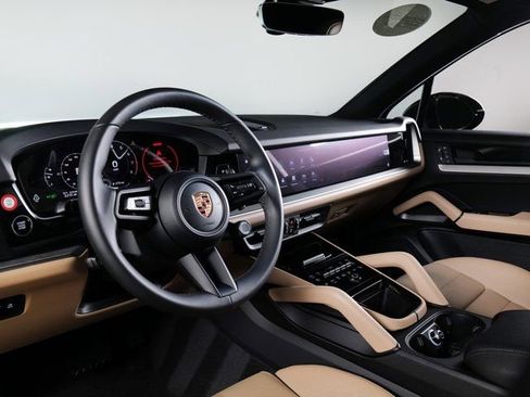 Certified 2026 Porsche Cayenne AWD/4WD image 4
