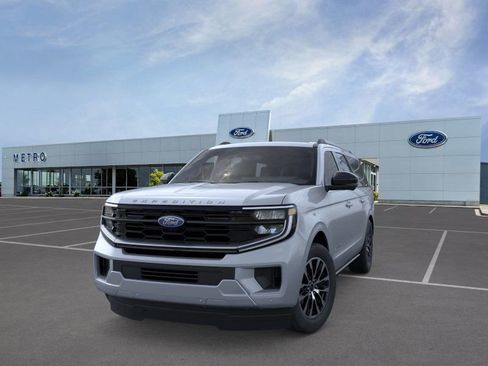 New 2025 Ford Expedition Max Platinum image 3