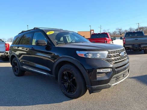 Used 2023 Ford Explorer XLT w/ Equipment Group 202A image 8