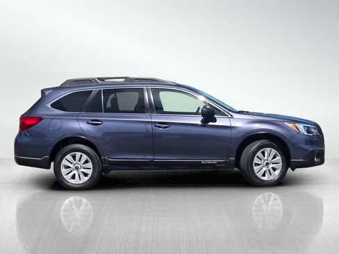 Used 2017 Subaru Outback 2.5i Premium AWD/4WD image 3