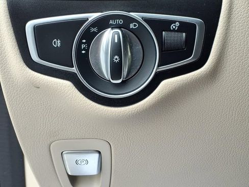 Used 2021 Mercedes-Benz GLC 300 image 27