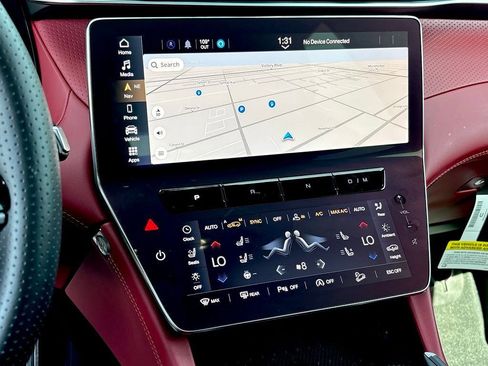 Used 2024 Maserati Grecale Trofeo AWD/4WD image 23