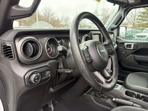 Used 2023 Jeep Gladiator Sport image 20
