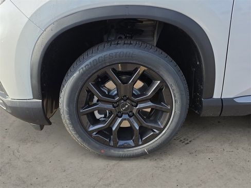 New 2025 Honda Pilot Touring image 14