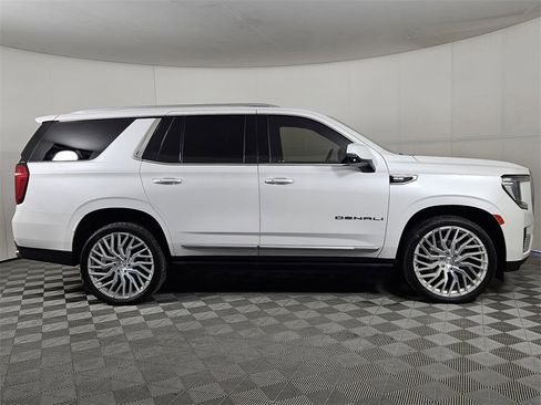 Used 2021 GMC Yukon Denali w/ Denali Premium Package image 5