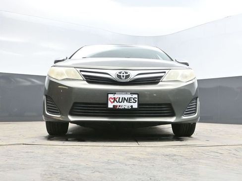 Used 2014 Toyota Camry LE image 35
