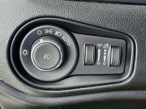 Used 2023 Jeep Renegade Trailhawk w/ Sun/Sound Group AWD/4WD image 21