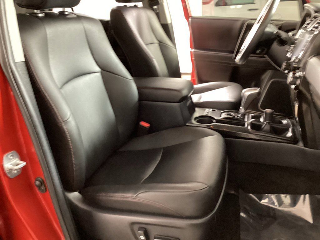 Used 2021 Toyota 4Runner TRD Off-Road Premium w/ Moonroof Package AWD/4WD image 18
