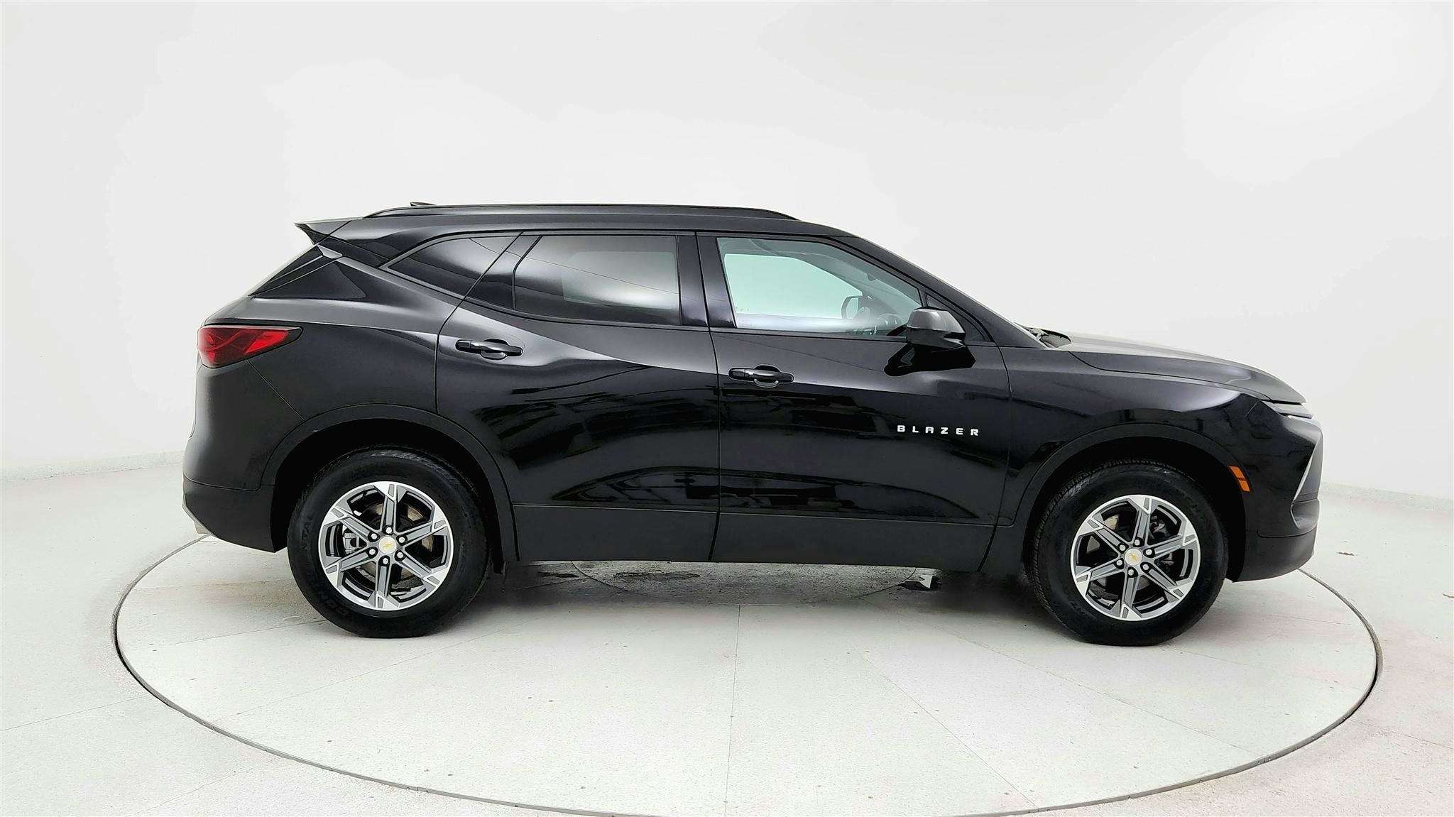 Used 2024 Chevrolet Blazer LT w/ Convenience Package FWD image 6