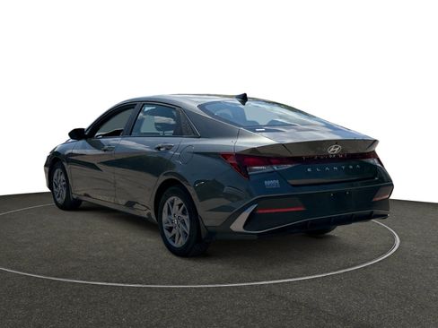 Certified 2024 Hyundai Elantra SEL FWD image 3