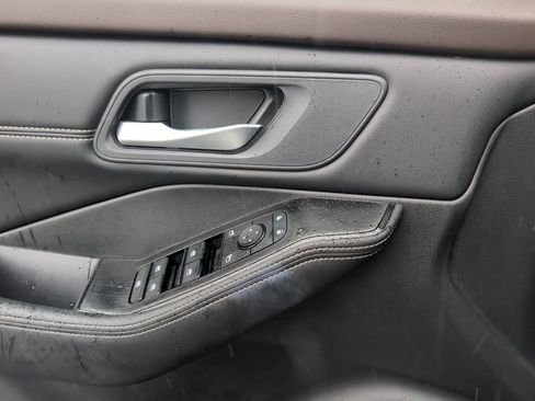 Used 2023 Nissan Rogue SV w/ SV Premium B Package image 28