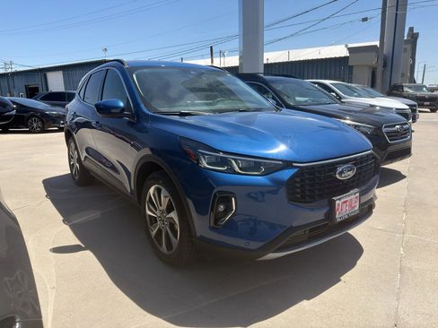 Used 2023 Ford Escape Platinum AWD/4WD image 2