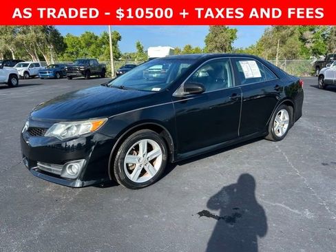 Used 2014 Toyota Camry SE image 3
