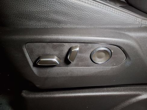 Used 2025 GMC Yukon Denali AWD/4WD image 14